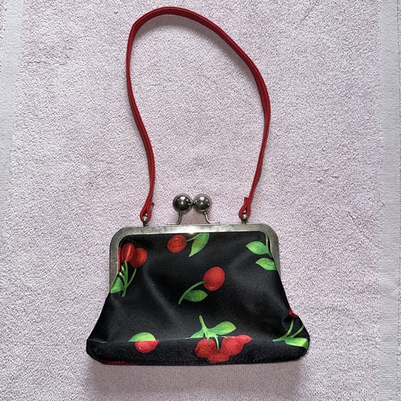 Vintage Small cherry evening bag! - Picture 3 of 4